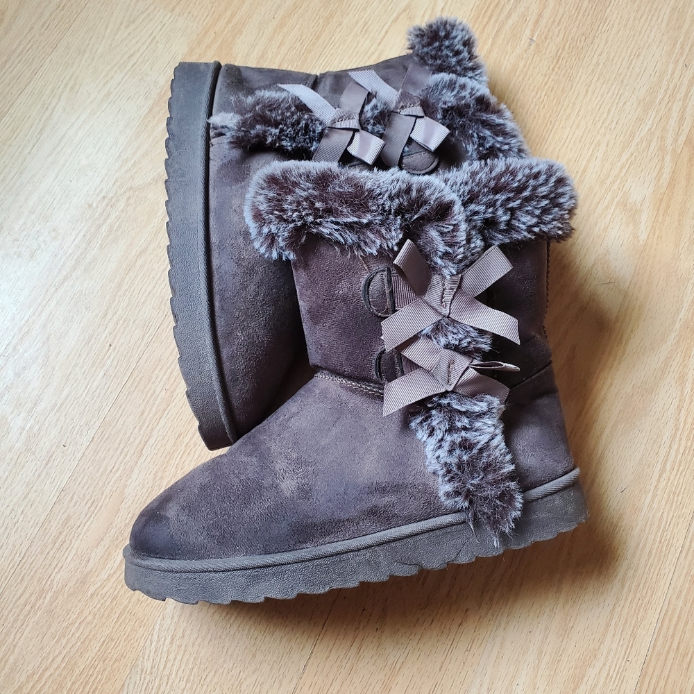 J Mark Woman's Suade Warm Winter Boots Size 9.
